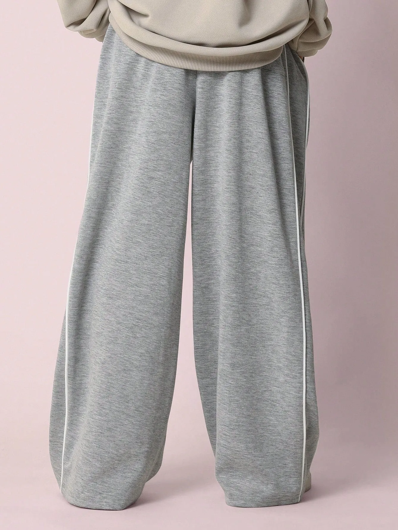 Tween Girls Relaxed Wide Leg Essential Sweatpants With Piping Detail